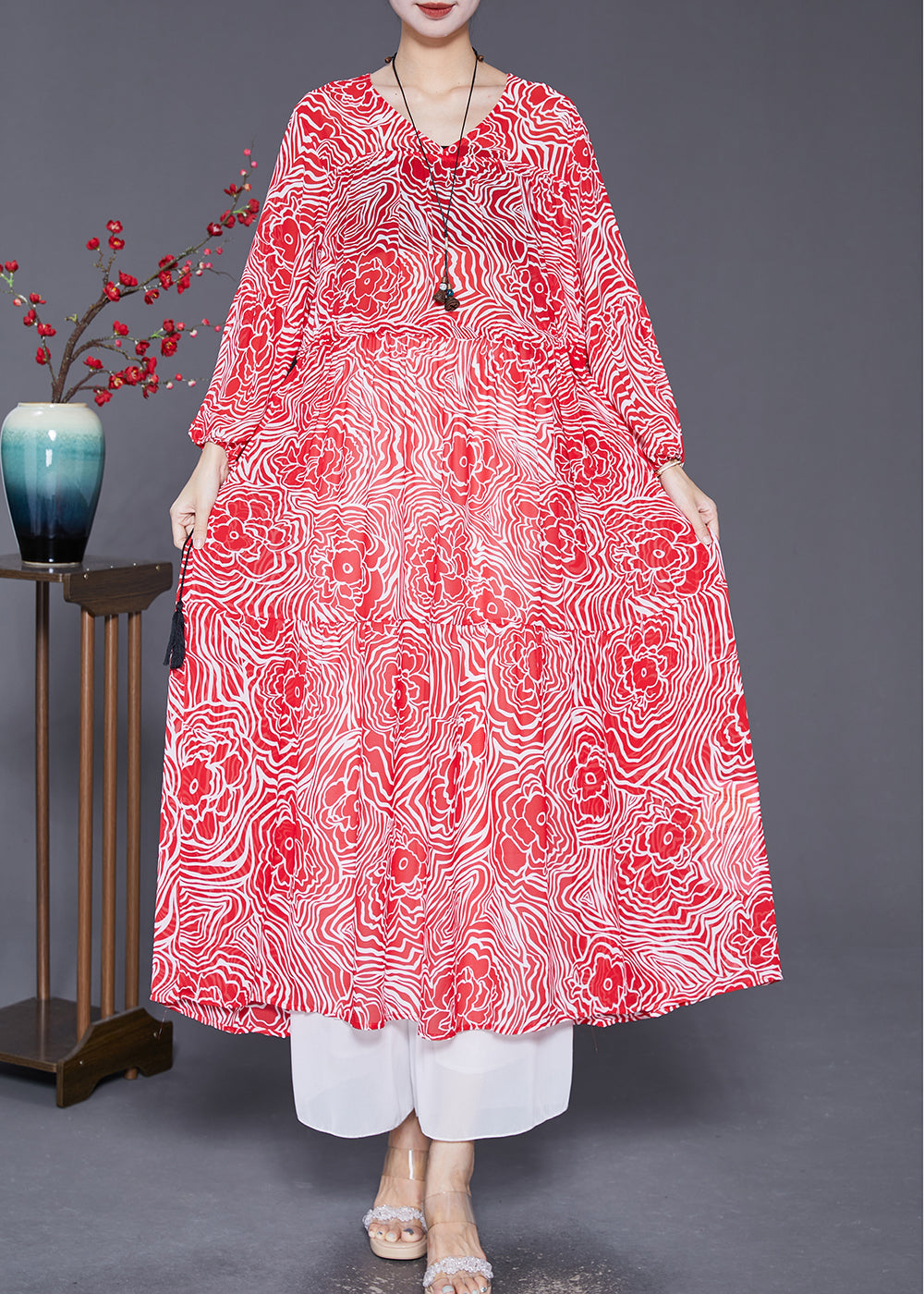 Beautifully Finished Dress in a Timeless Design