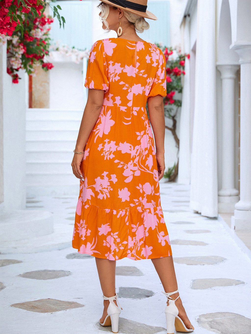 Effortlessly Elegant Dress with a Timeless Design