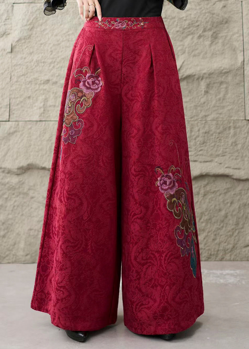 Well Tailored Trousers with a Graceful Silhouette