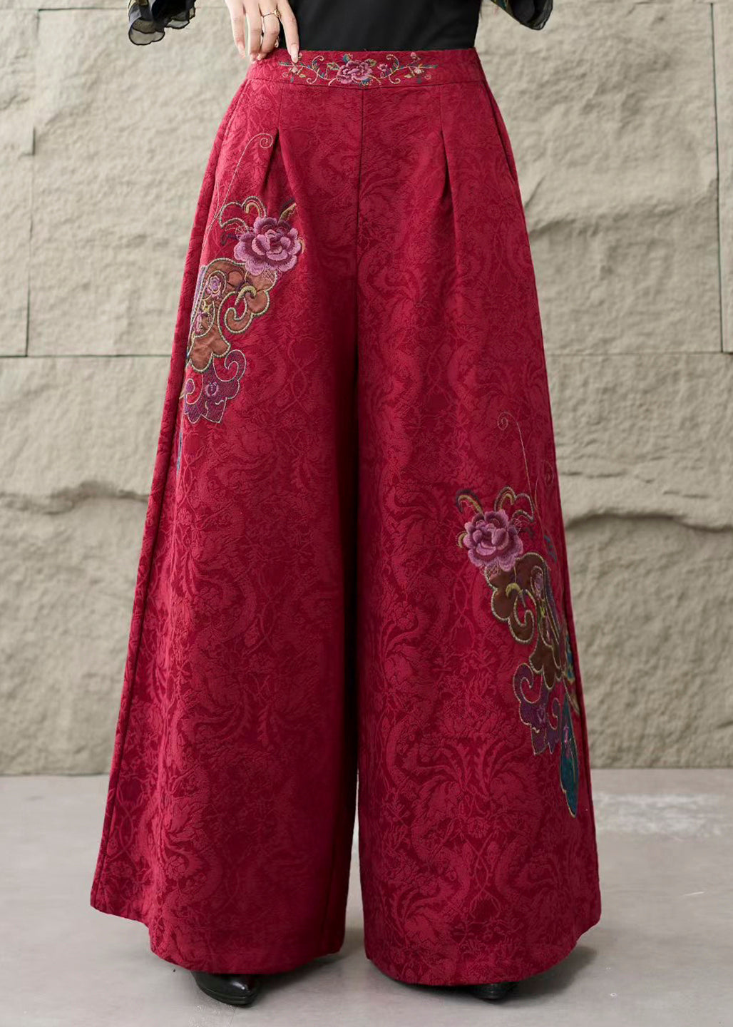 Well Tailored Trousers with a Graceful Silhouette