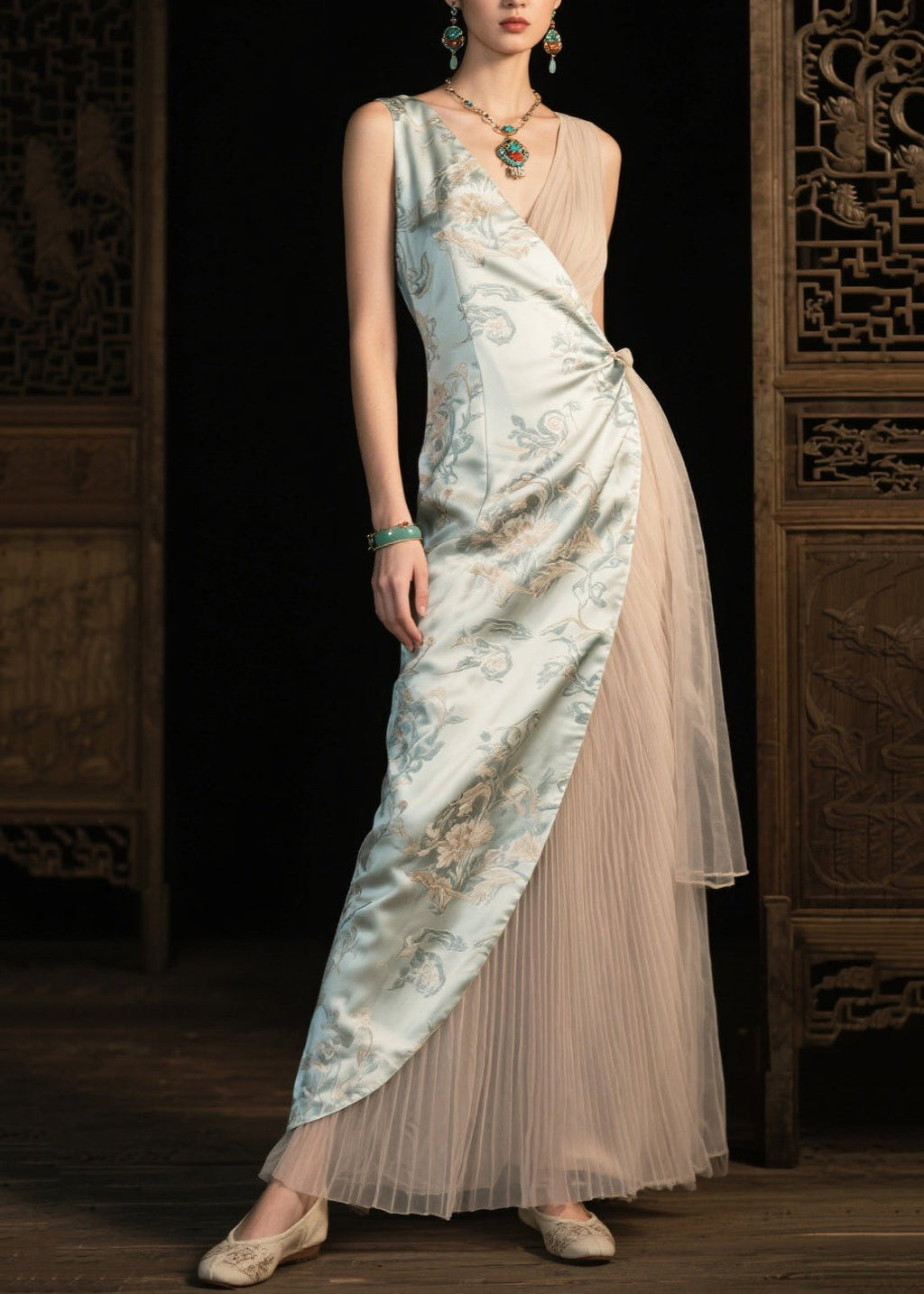 Effortlessly Elegant Dress with a Timeless Design