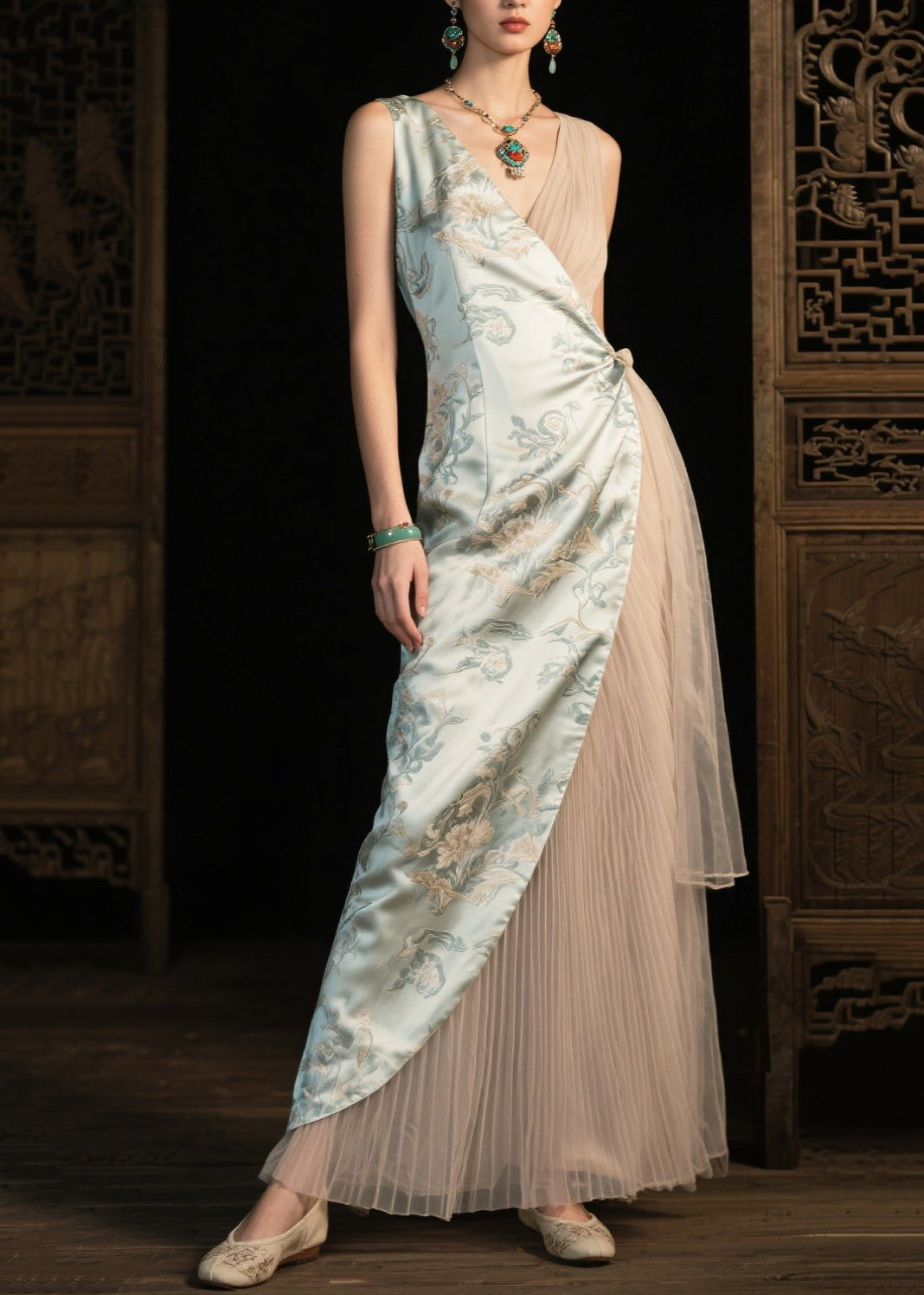 Effortlessly Elegant Dress with a Timeless Design