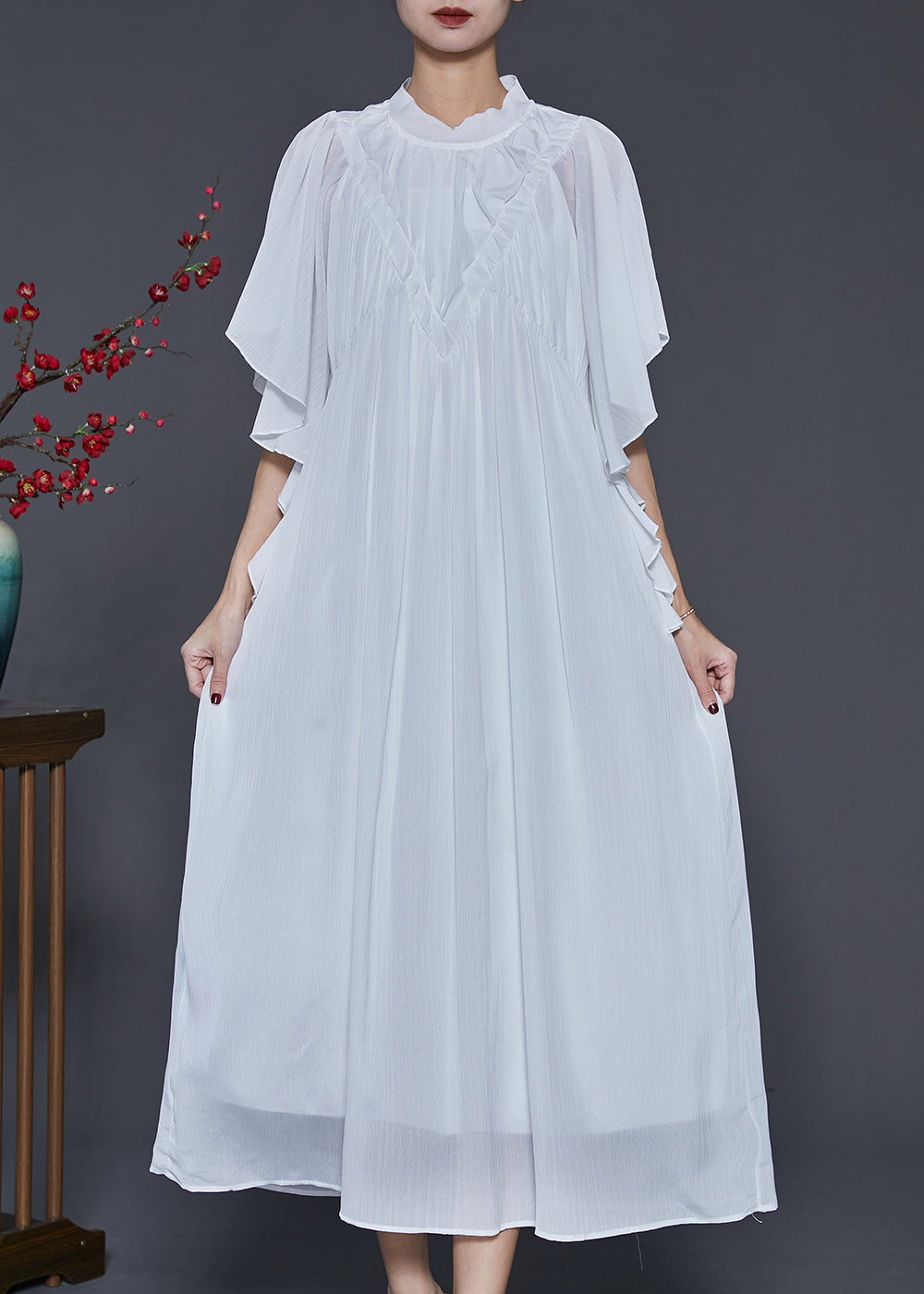 Effortlessly Elegant Dress with a Timeless Design
