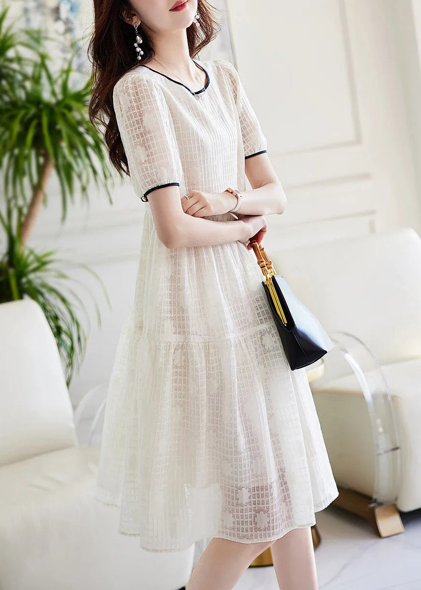 Effortlessly Elegant Dress with a Timeless Design