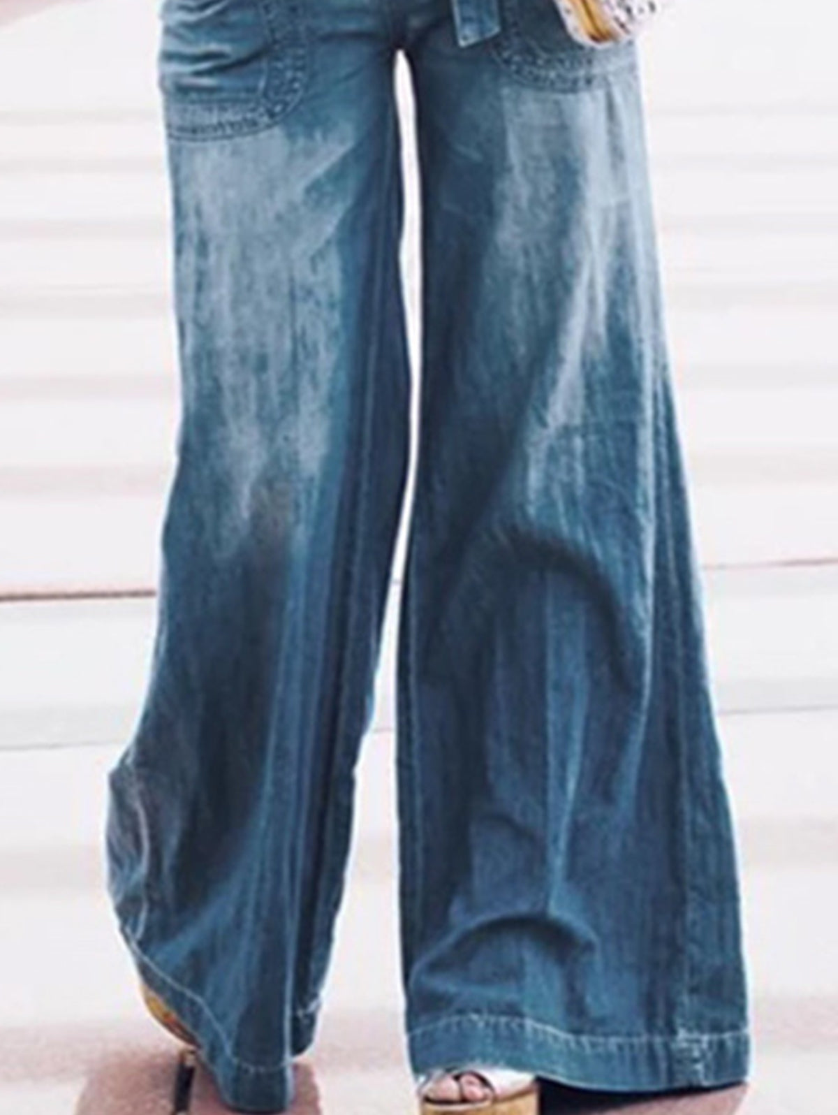 Effortlessly Elegant Pants with a Timeless Design