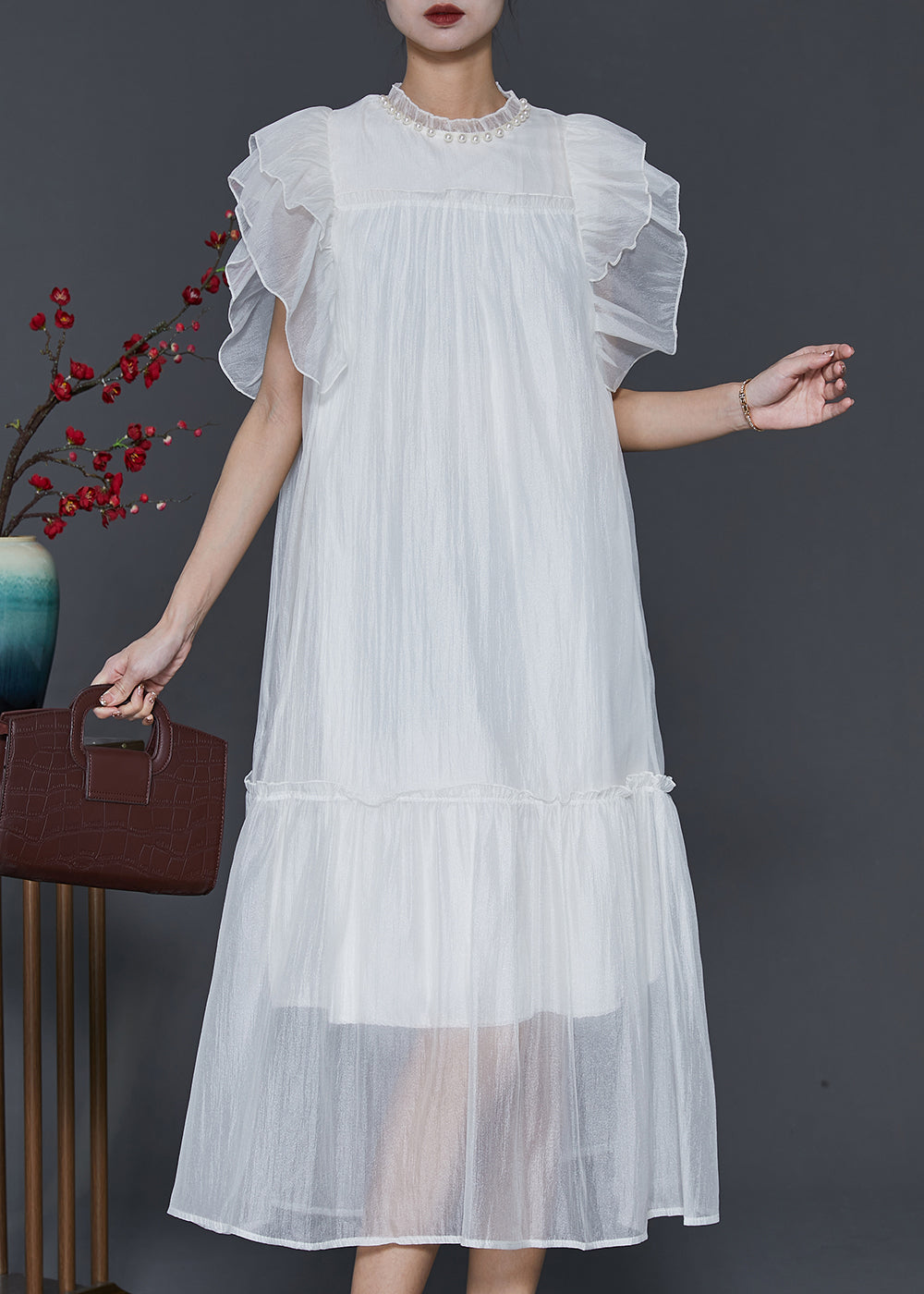 Effortlessly Elegant Dress with a Timeless Design