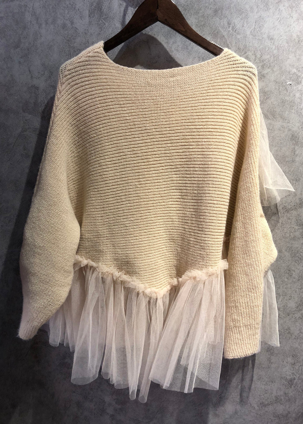 Effortlessly Elegant Sweater with a Timeless Design