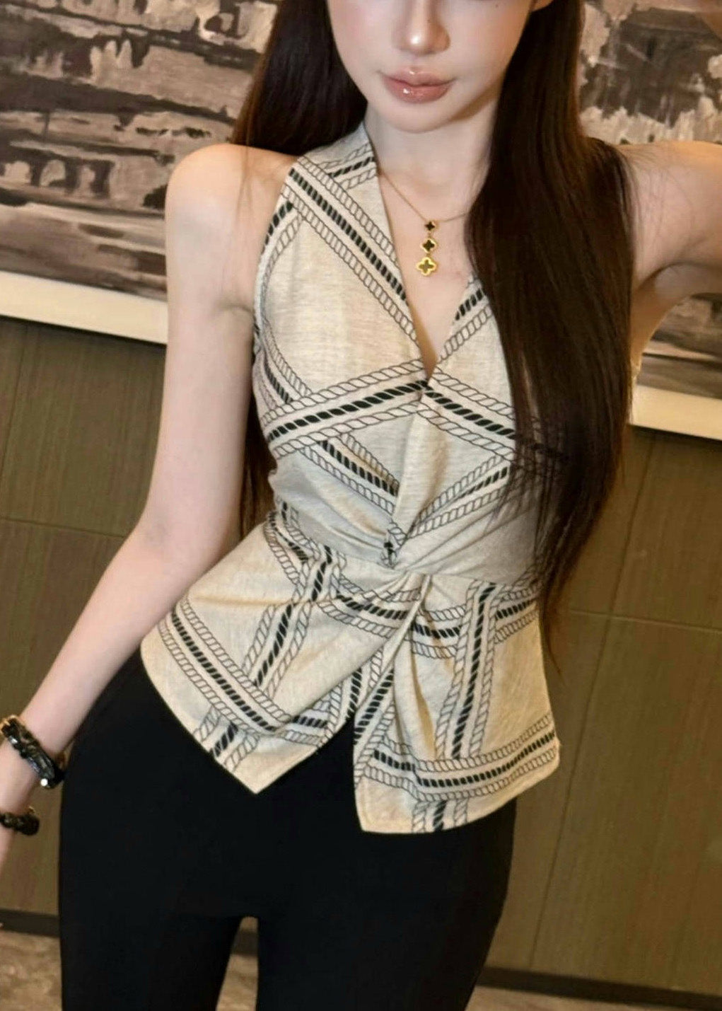 Effortlessly Elegant Garment with a Timeless Design