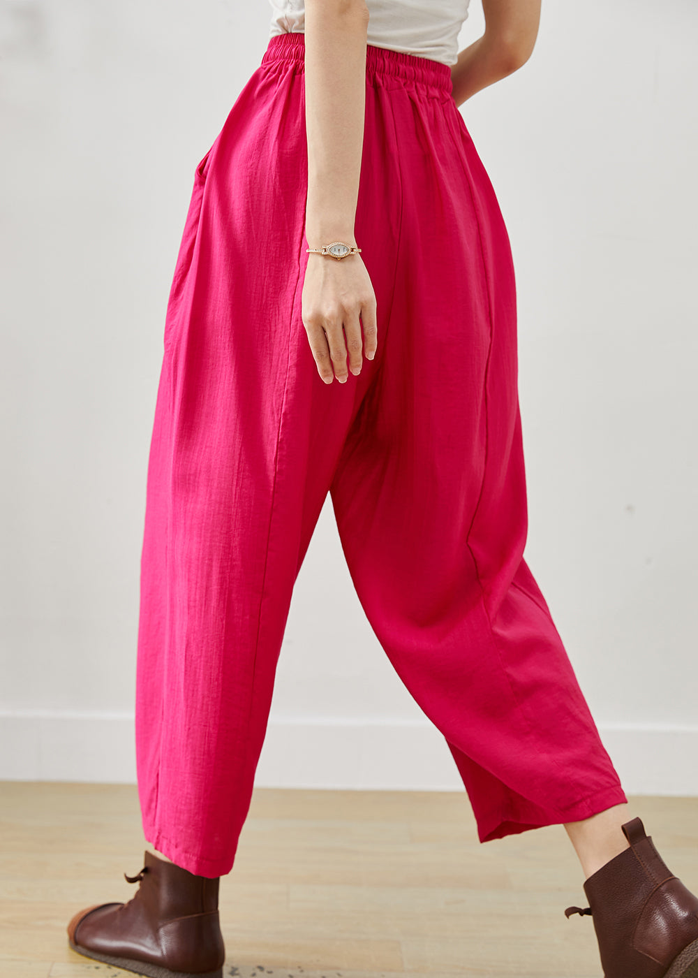 Effortlessly Elegant Pants with a Timeless Design