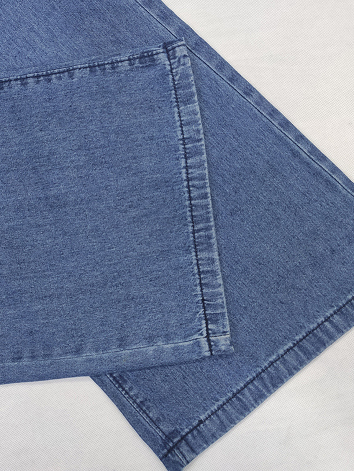 Effortlessly Elegant Pants with a Timeless Design