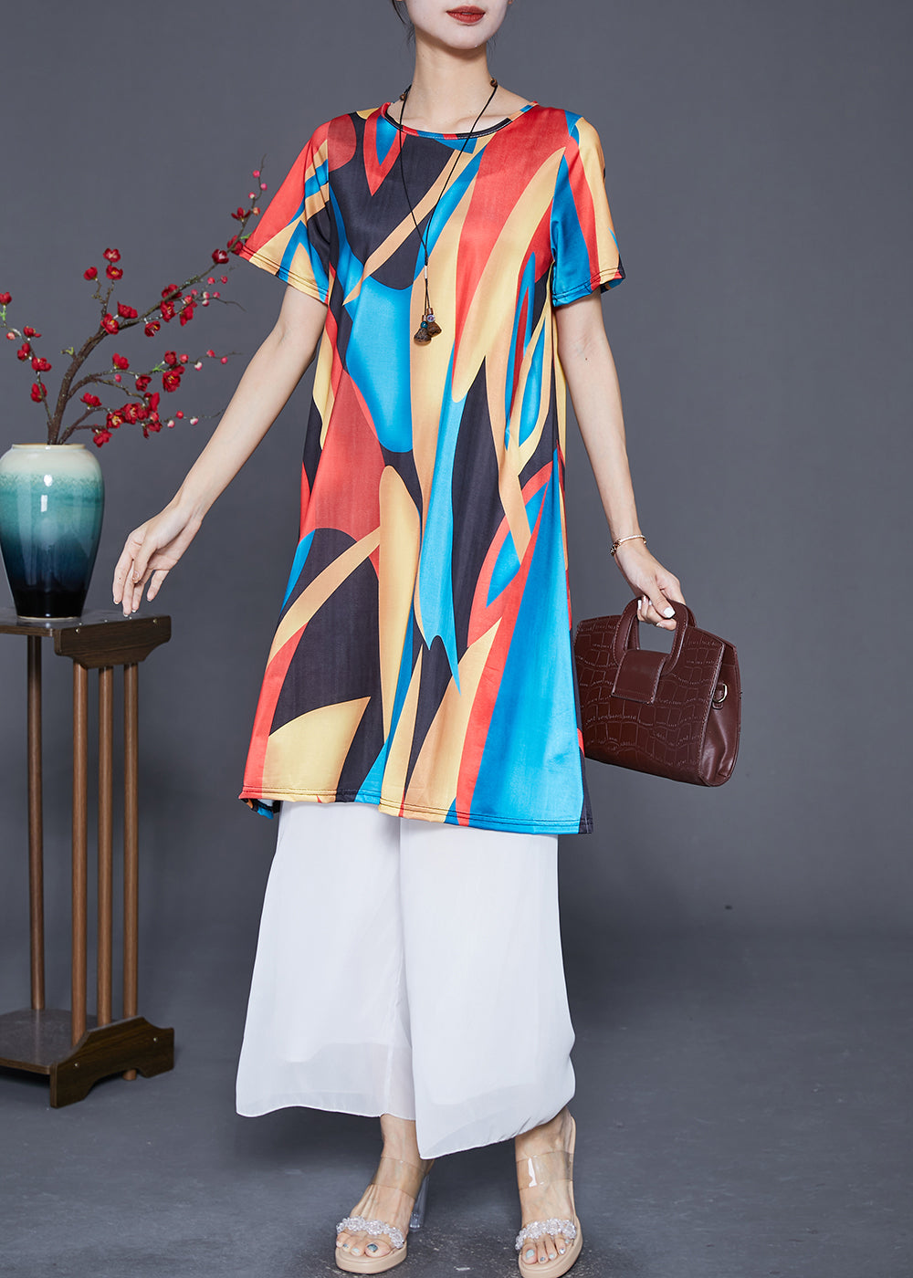 Effortlessly Elegant Dress with a Timeless Design