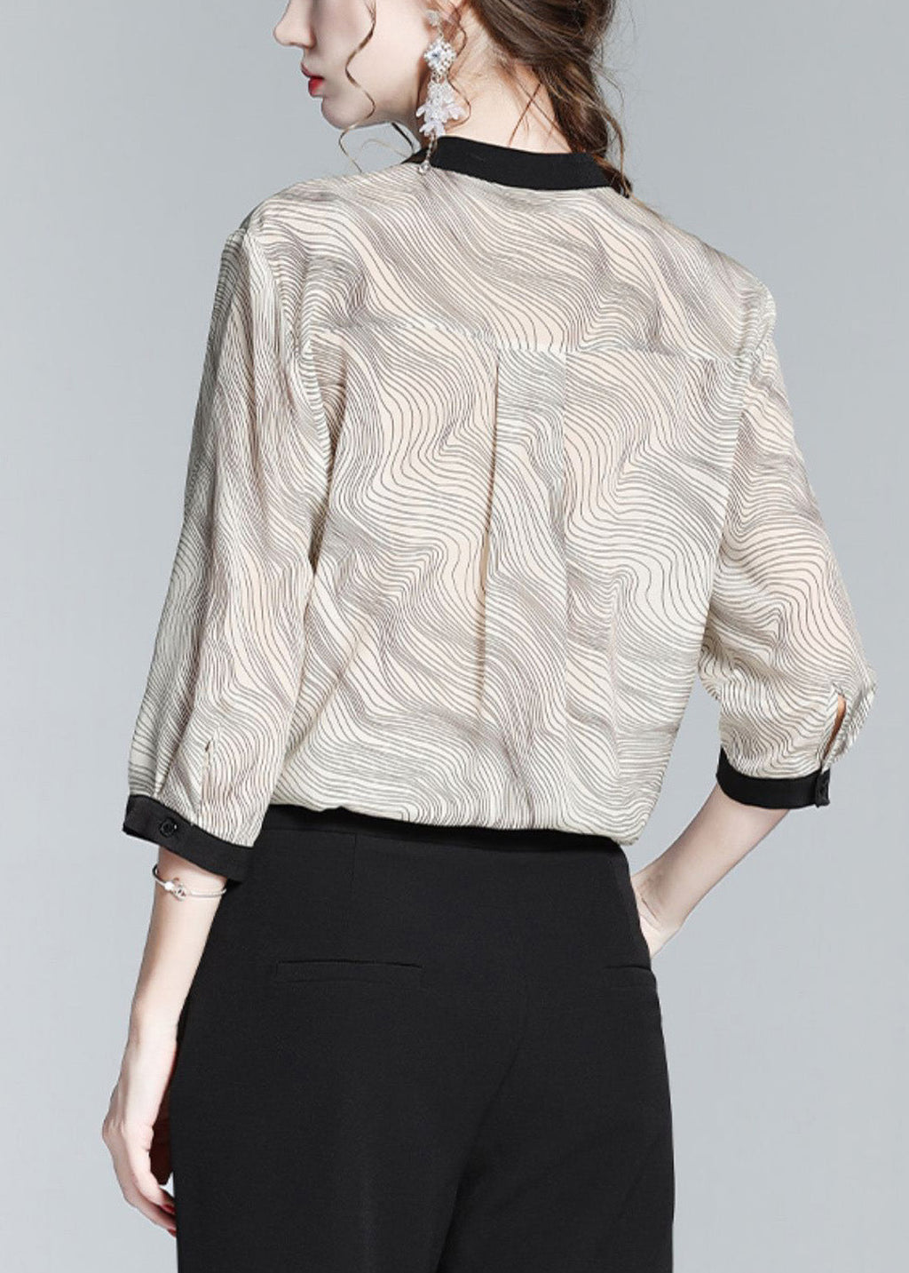 Well Tailored Shirt with a Graceful Silhouette