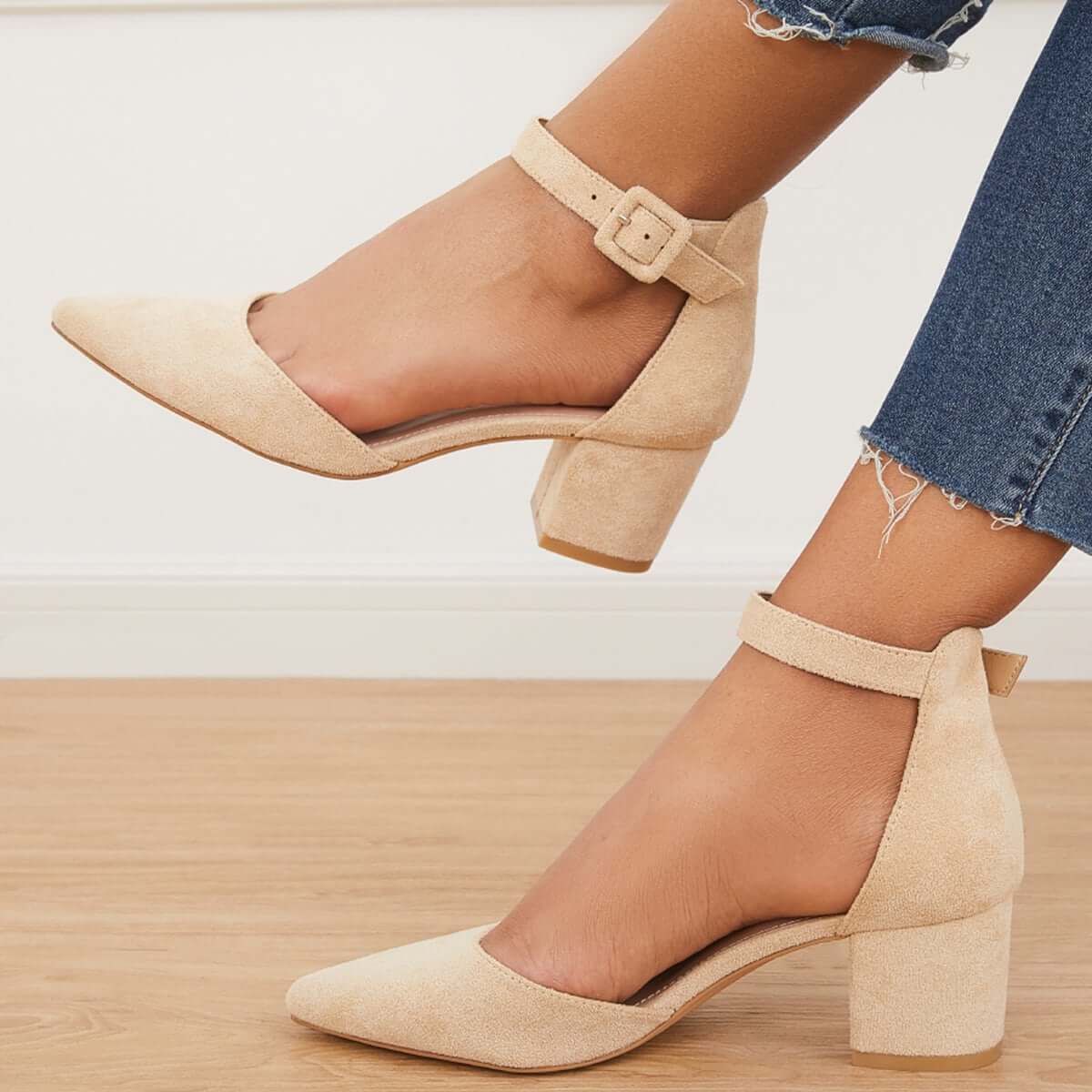 Graceful Orthopedic Pumps for Modern Look