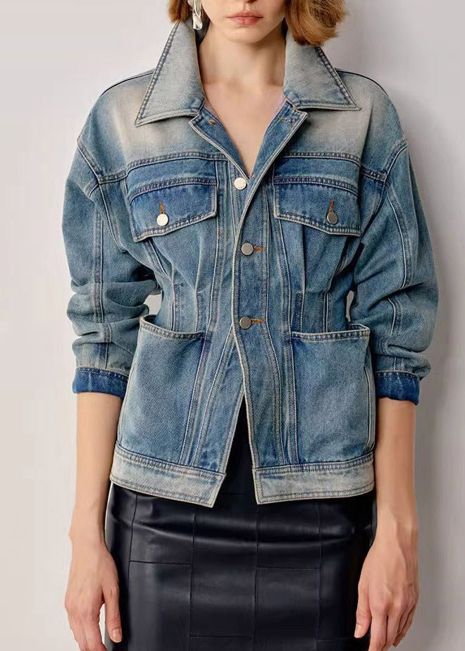 Well Tailored Coat with a Graceful Silhouette