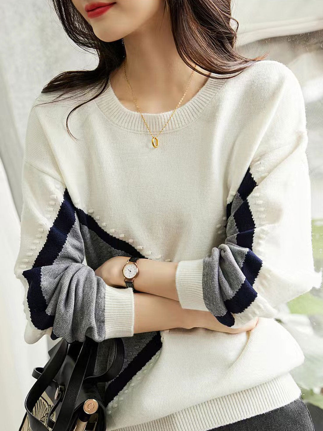 Effortlessly Elegant Sweater with a Timeless Design