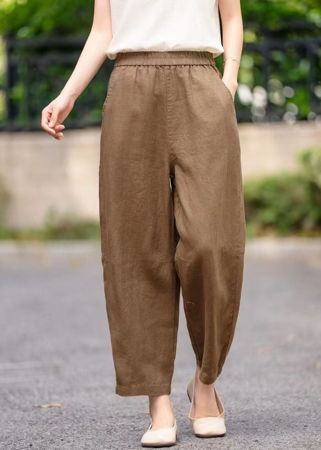 Effortlessly Elegant Pants with a Timeless Design