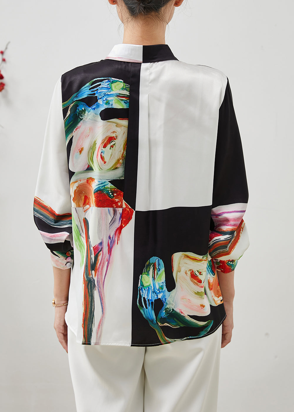 Beautifully Crafted Blouse in a Classic Style