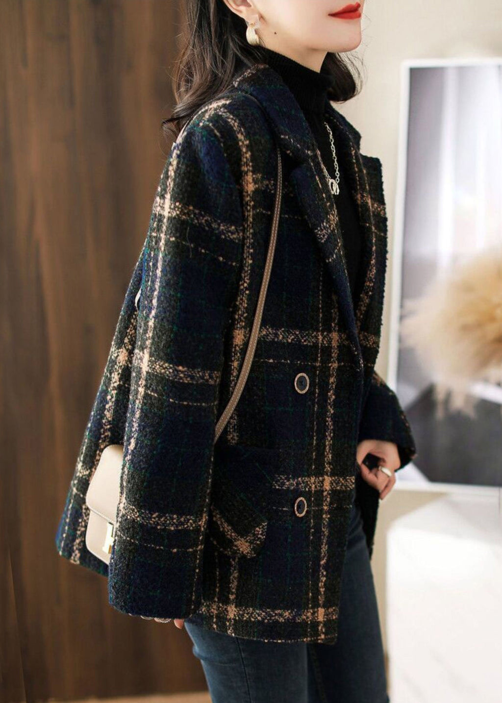 Well Tailored Coat with a Graceful Silhouette