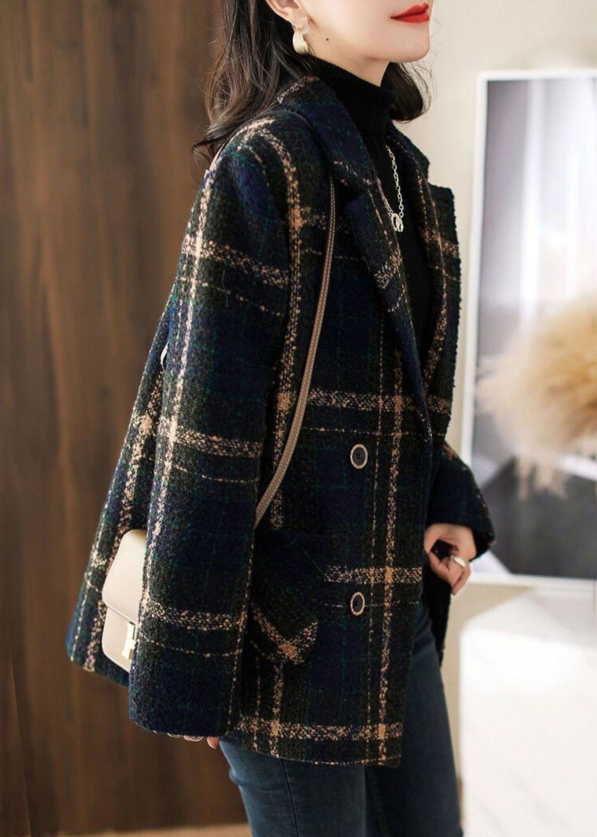Well Tailored Coat with a Graceful Silhouette