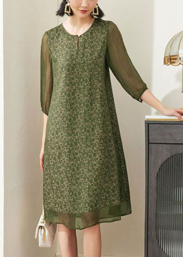 Well Tailored Dress with a Graceful Silhouette