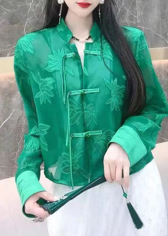 Classic Vintage Blouse with a Flattering Fit