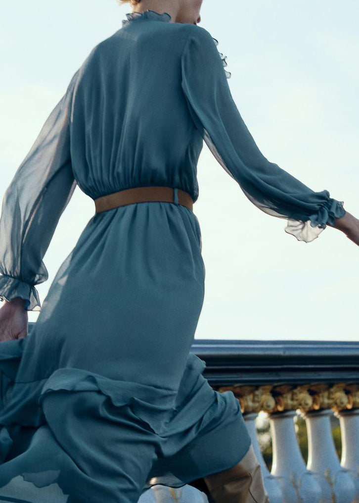 Effortlessly Elegant Dress with a Timeless Design