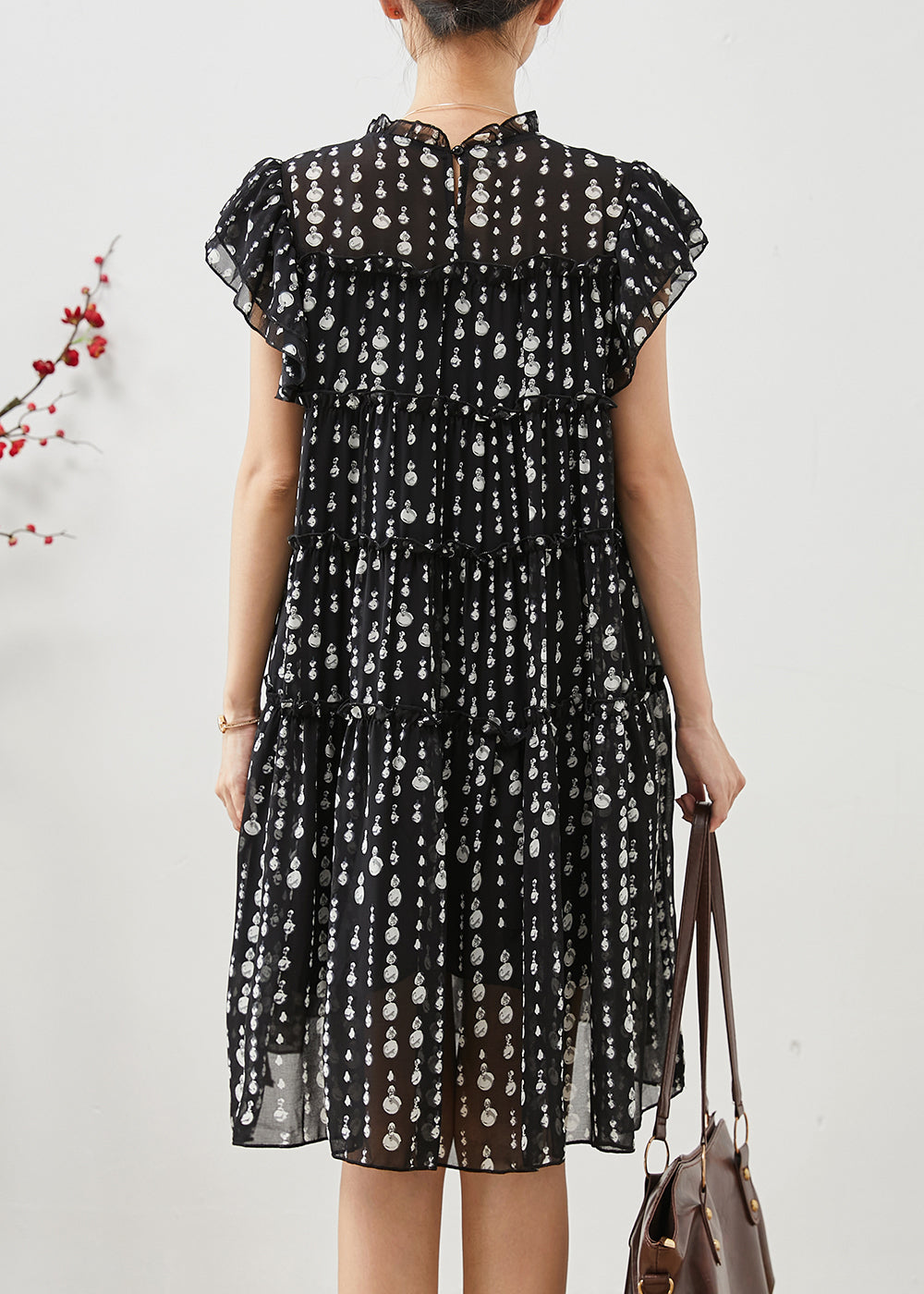 Effortlessly Elegant Dress with a Timeless Design