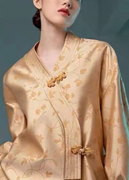 Beautifully Finished Coat in a Timeless Design