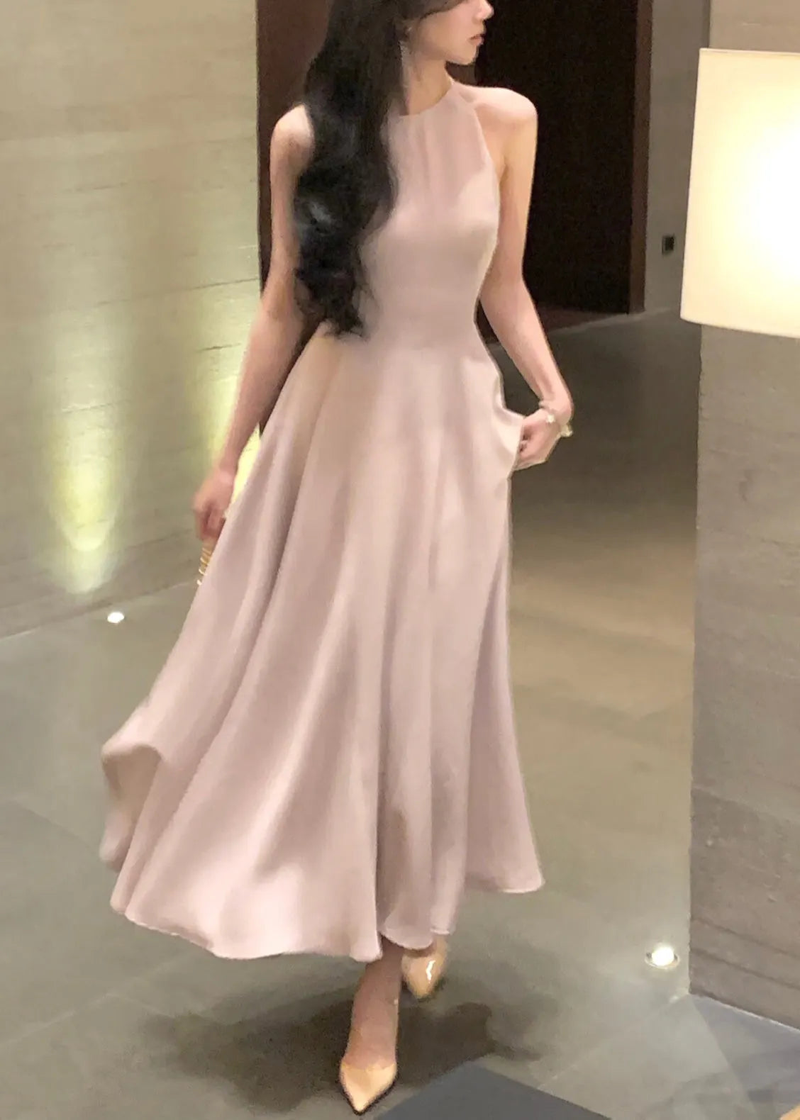 Beautifully Finished Dress in a Timeless Design