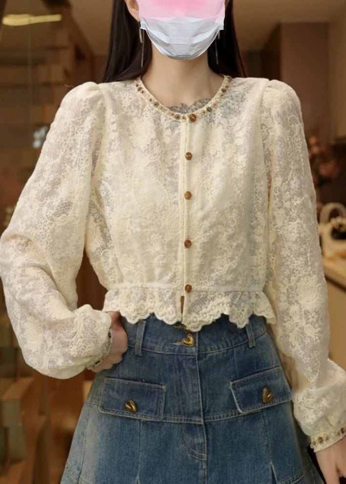 Well Tailored Blouse with a Graceful Silhouette
