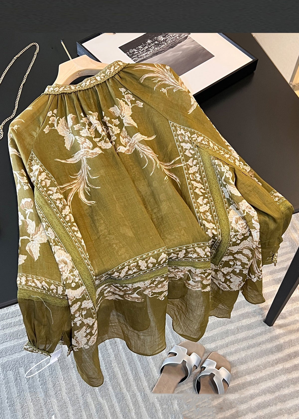 Well Tailored Blouse with a Graceful Silhouette