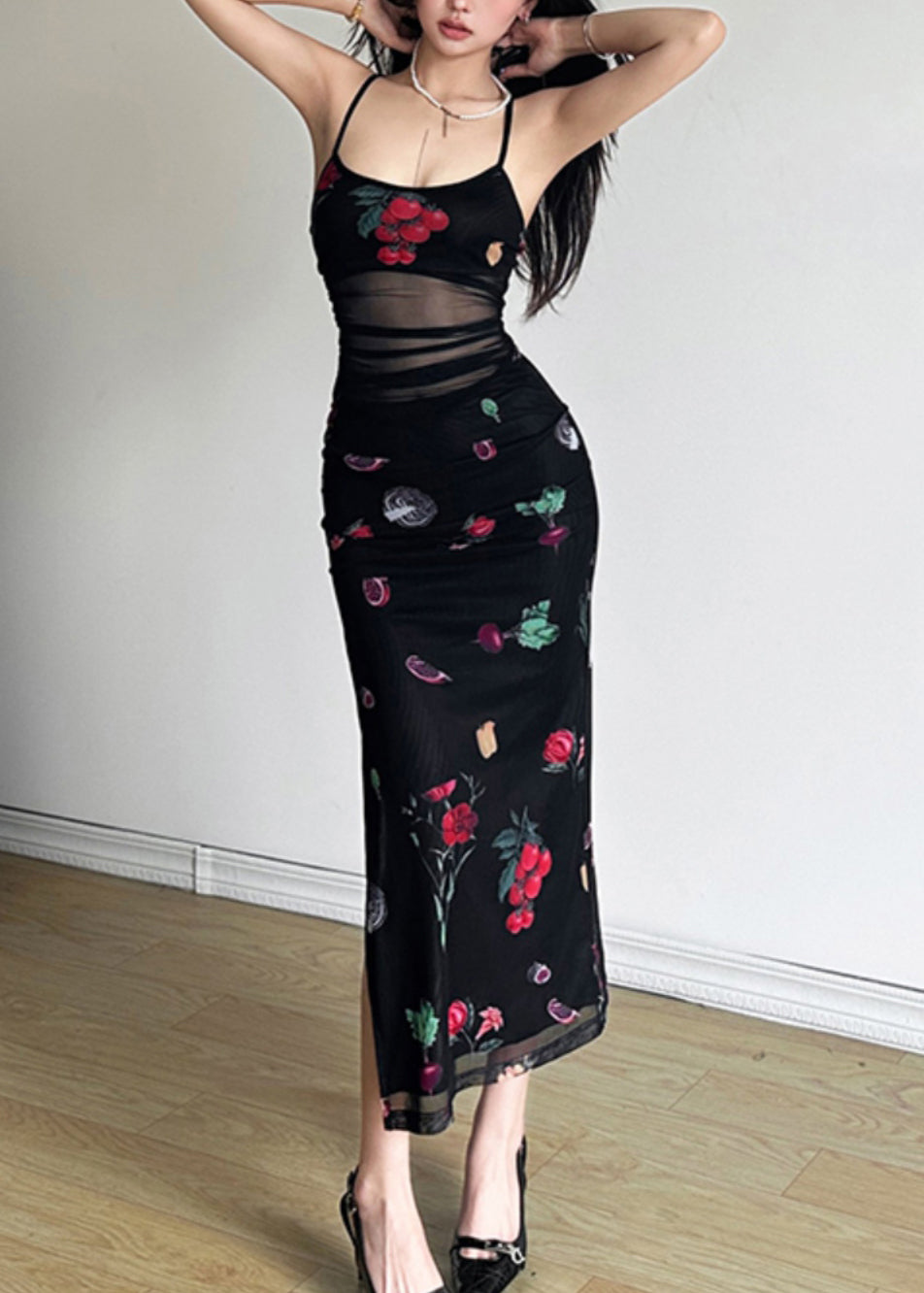 Effortlessly Elegant Dress with a Timeless Design