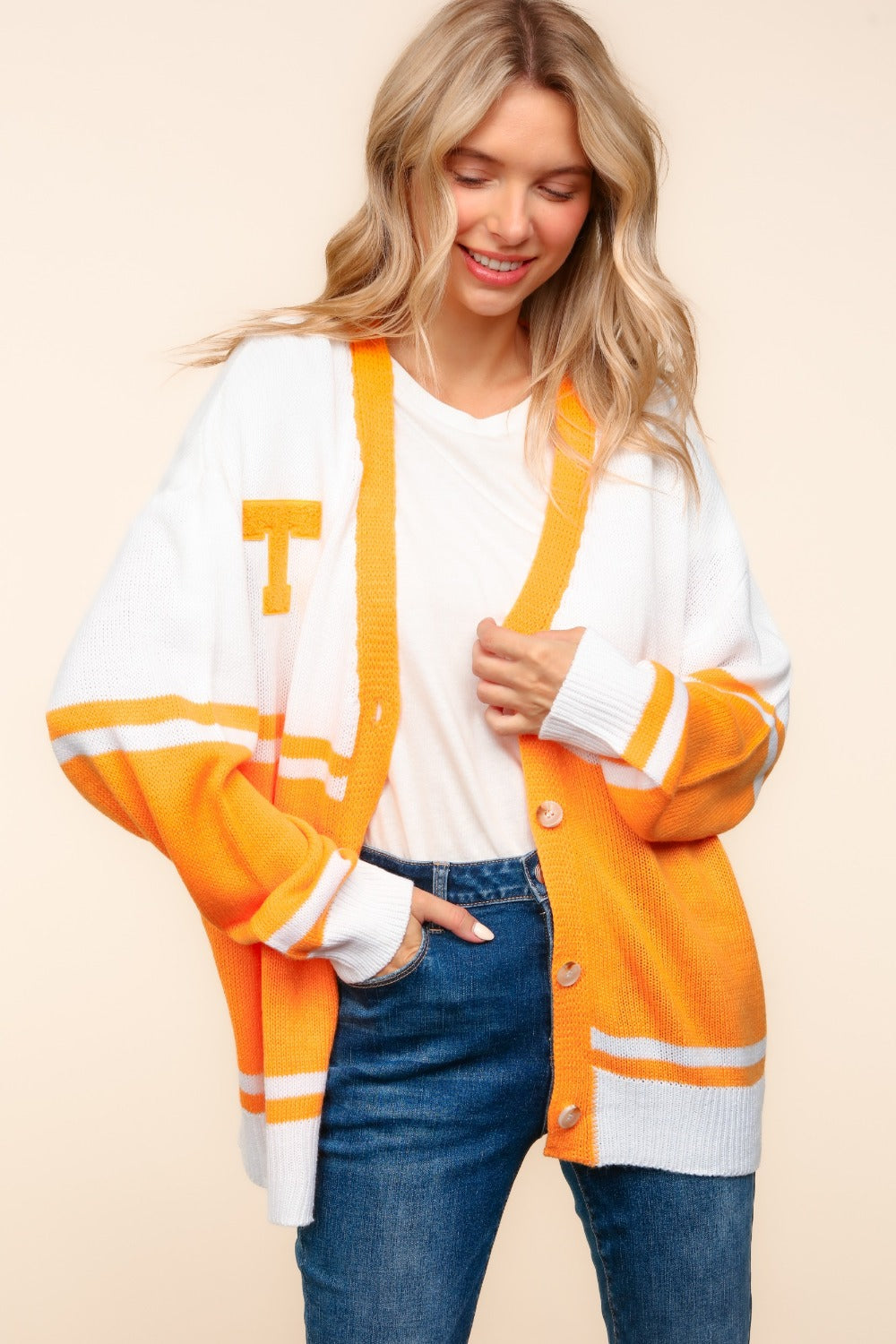 Well Tailored Cardigan with a Graceful Silhouette