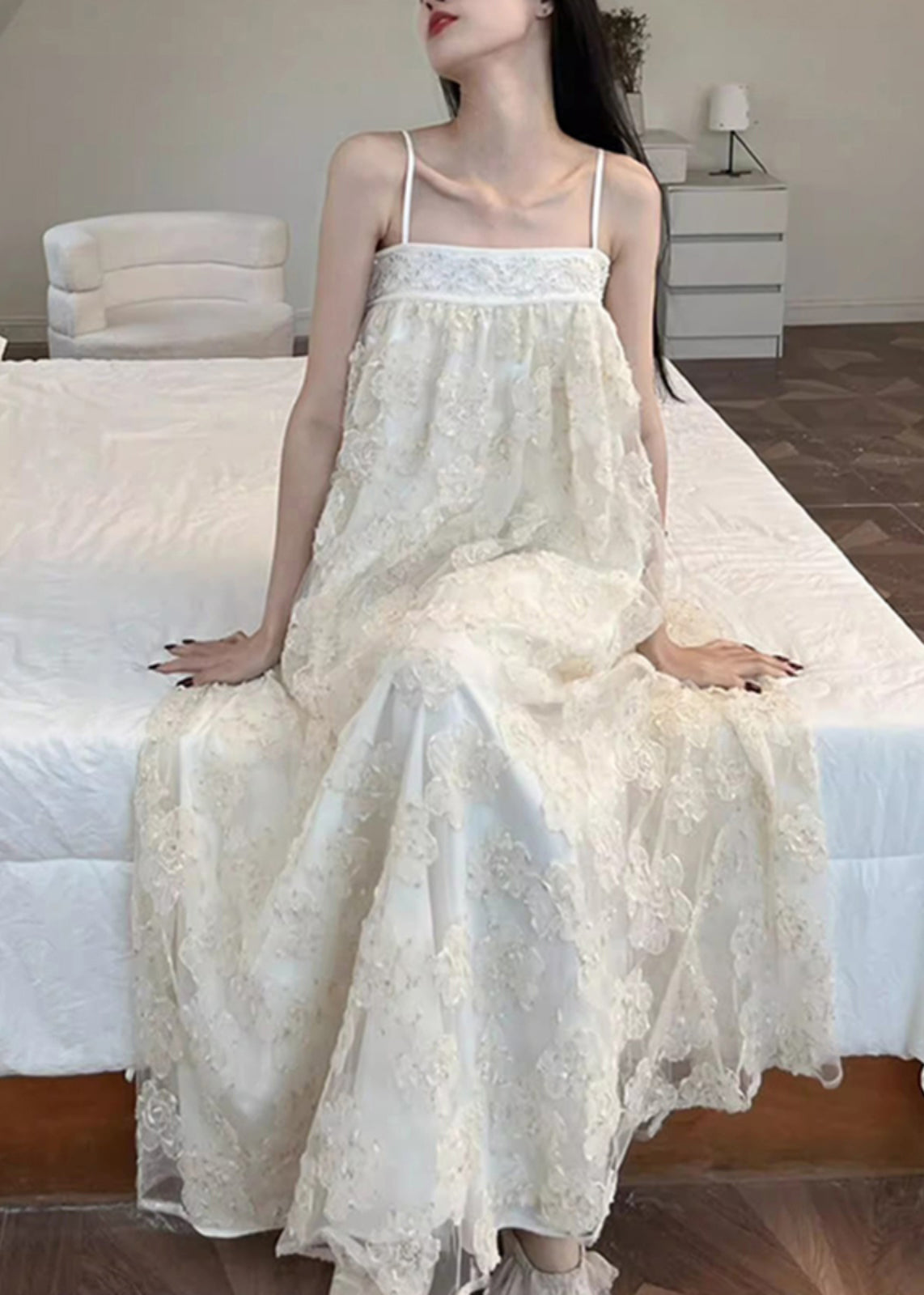 Beautifully Finished Dress in a Timeless Design