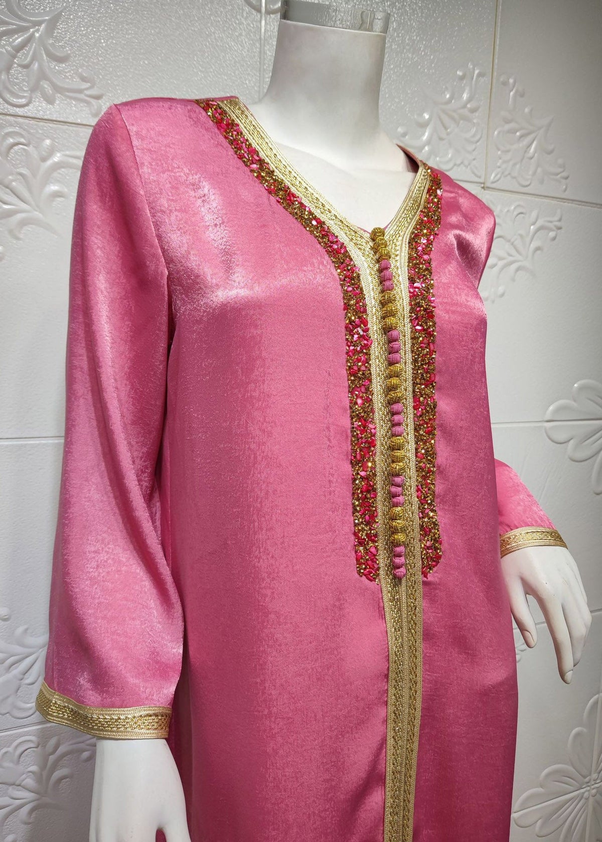 Beautifully Finished Dress in a Timeless Design