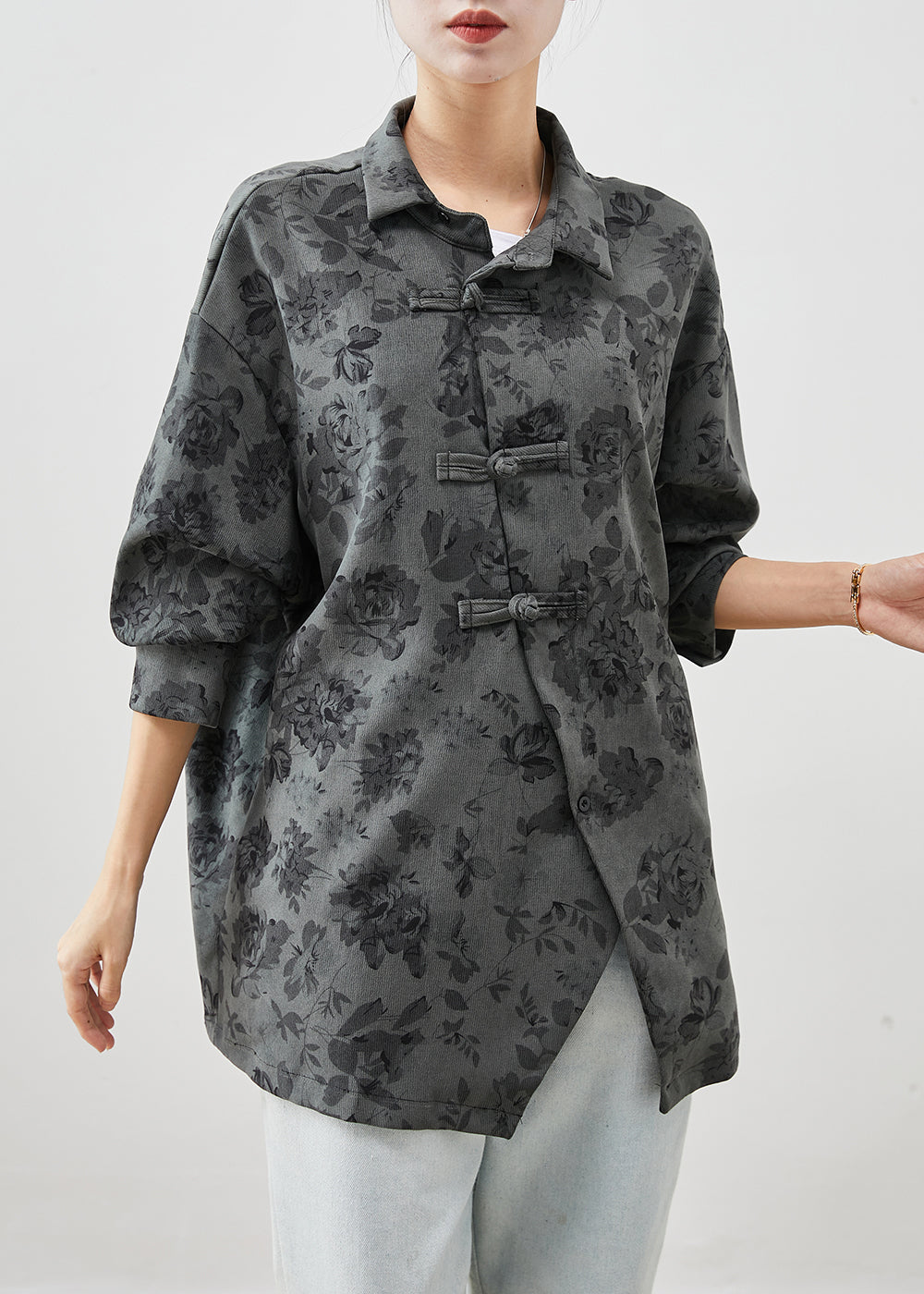 Classic Vintage Shirt with a Flattering Fit