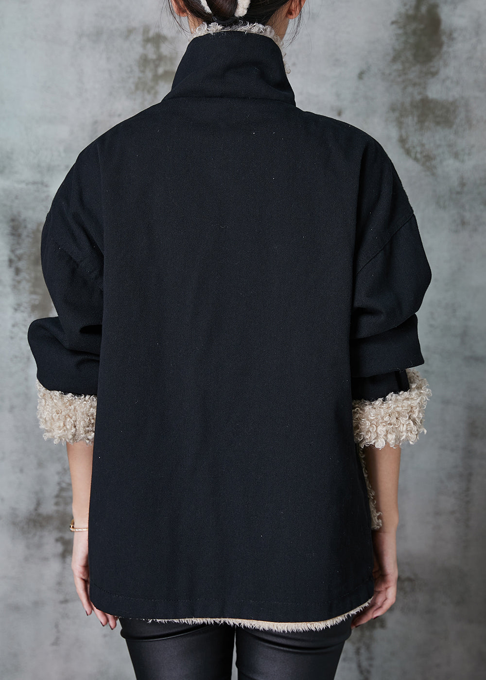 Well Tailored Coat with a Graceful Silhouette