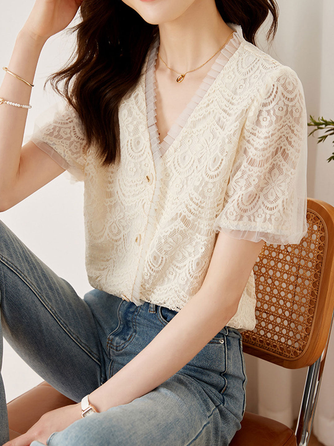 Beautifully Finished Top in a Timeless Design