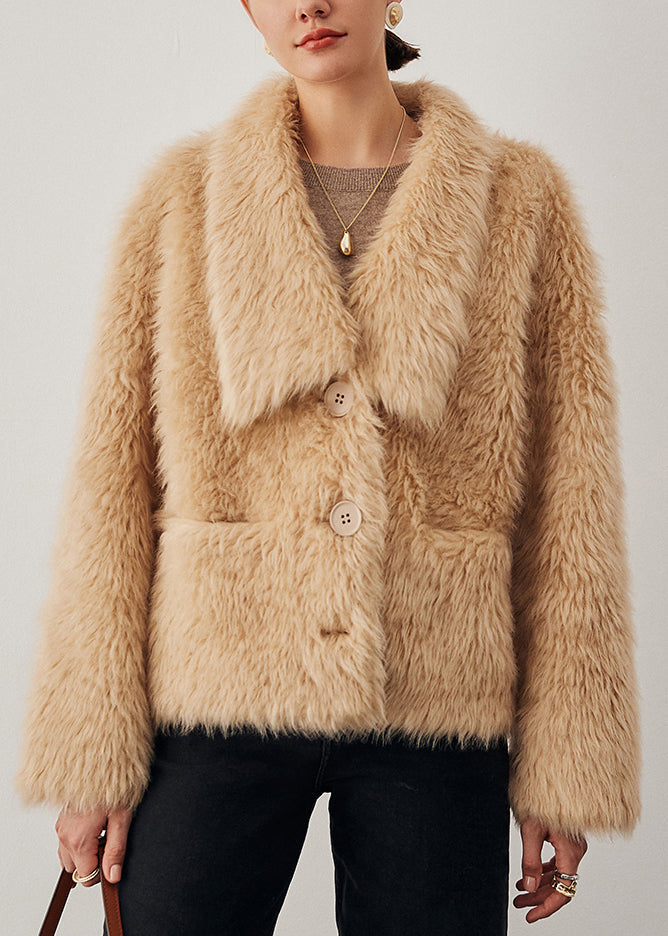Beautifully Finished Coat in a Timeless Design