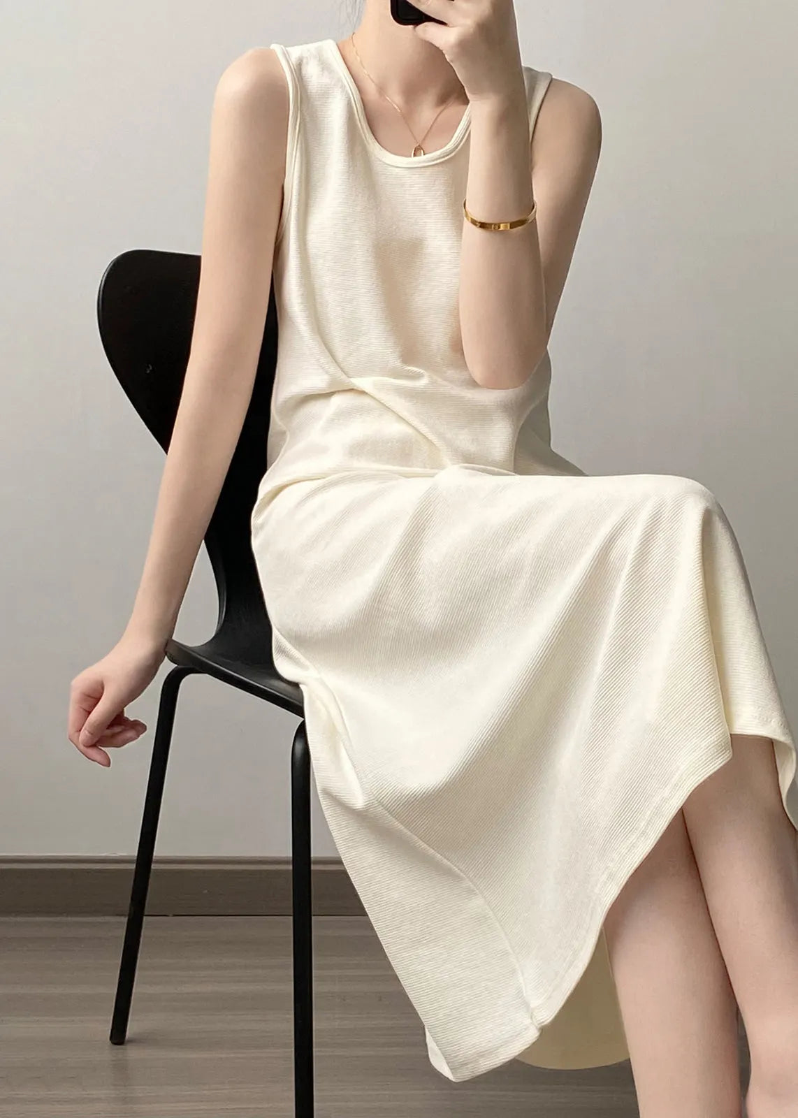 Effortlessly Elegant Dress with a Timeless Design