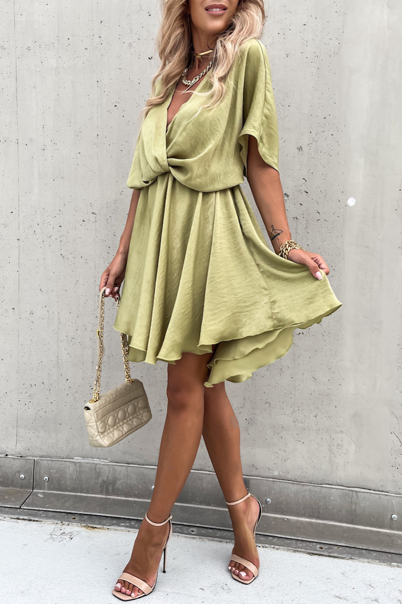 Effortlessly Elegant Dress with a Timeless Design