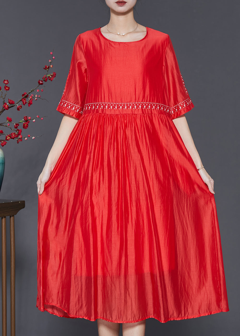 Effortlessly Elegant Dress with a Timeless Design