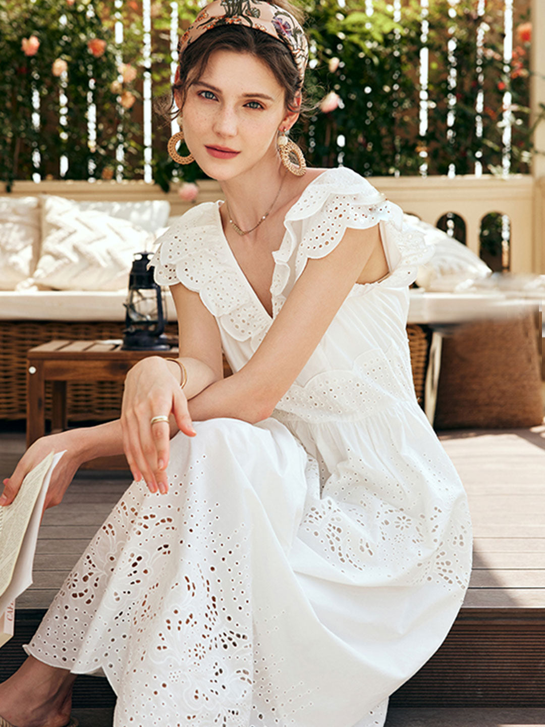 Effortlessly Elegant Dress with a Timeless Design
