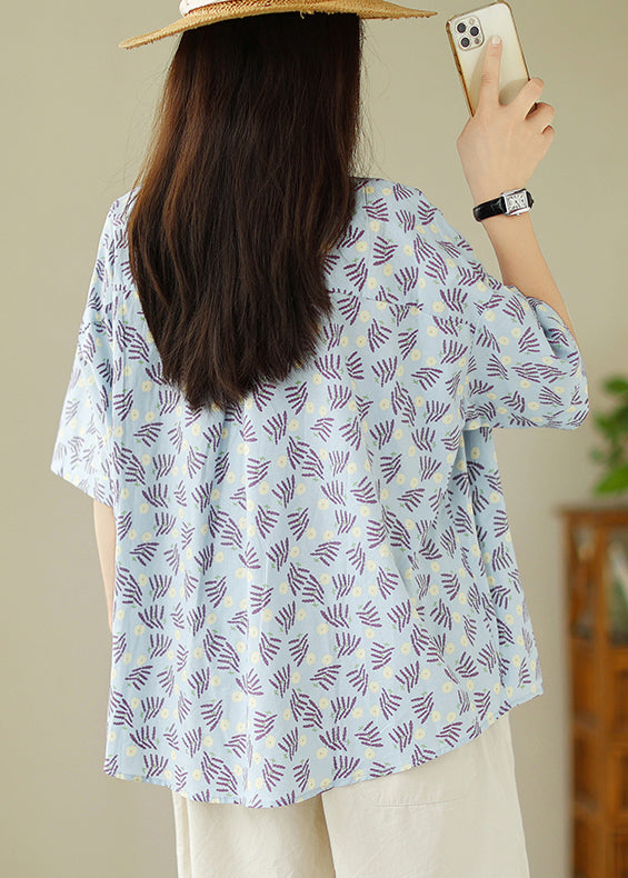 Classic Vintage Blouse with a Flattering Fit
