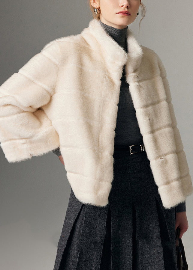 Well Tailored Coat with a Graceful Silhouette