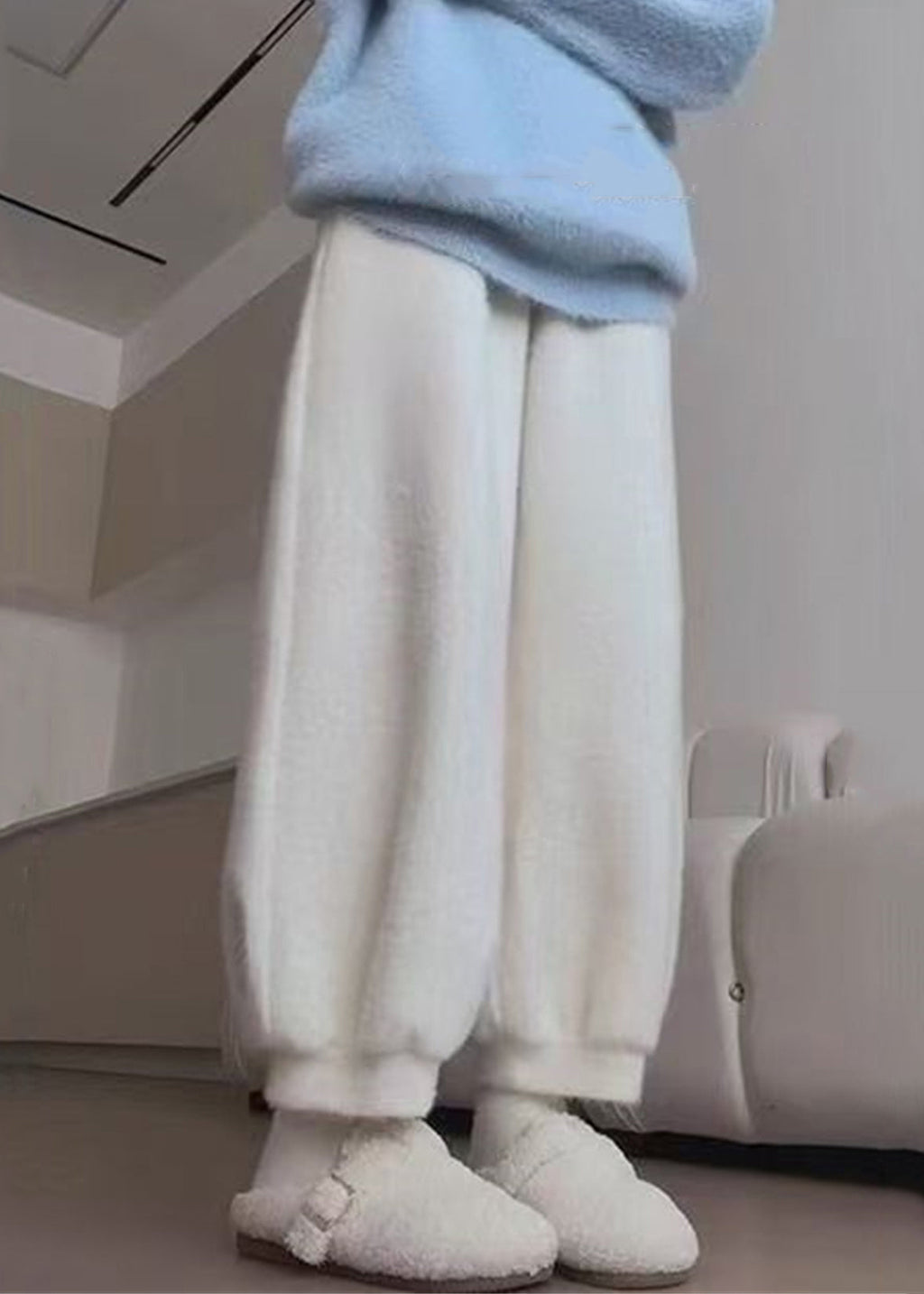 Well Tailored Pants with a Graceful Silhouette