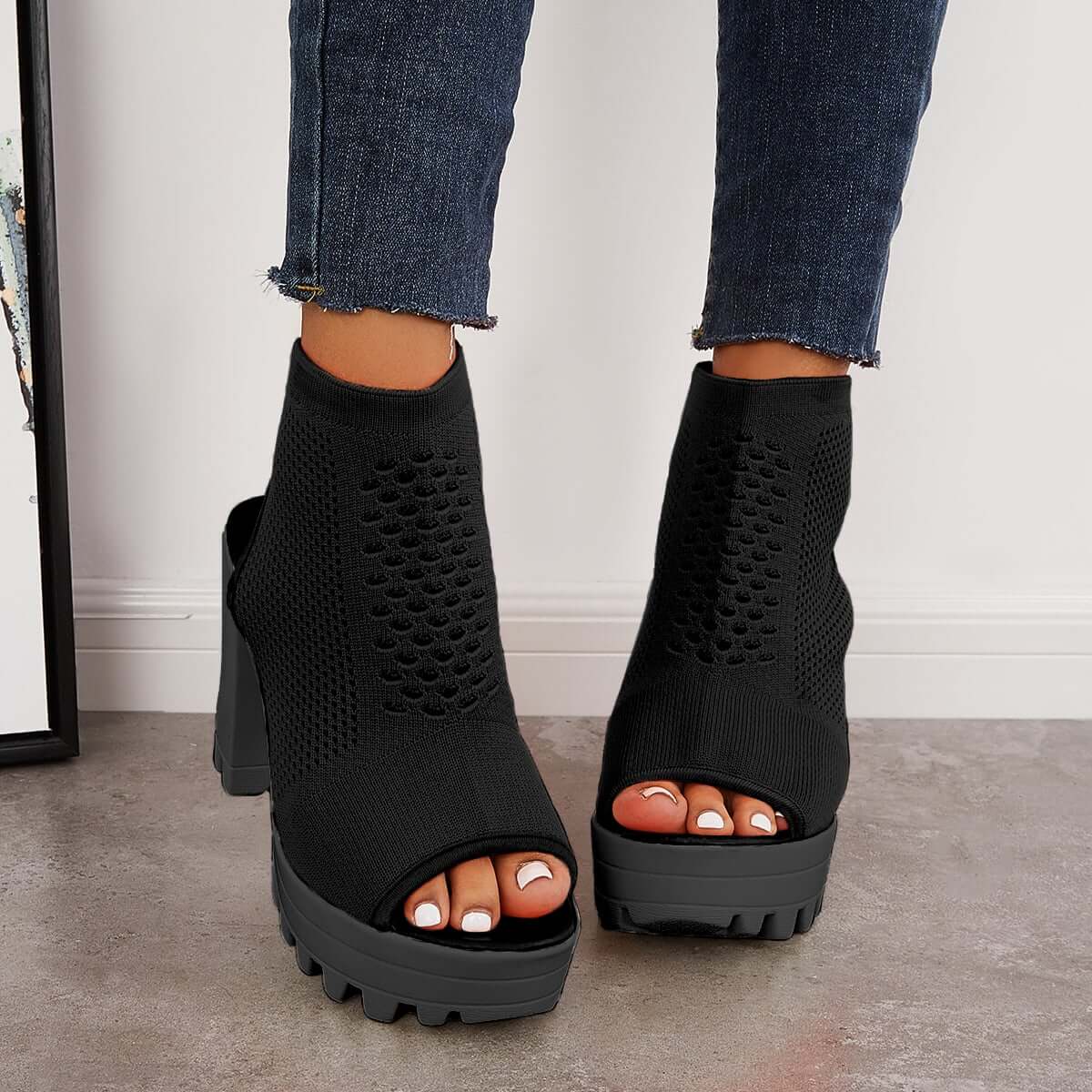Graceful Orthopedic Sandals for Modern Look