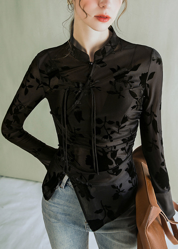 Sophisticated Blouse with a Clean Classic Look
