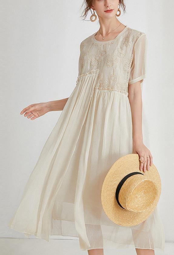 Beautifully Finished Dress in a Timeless Design