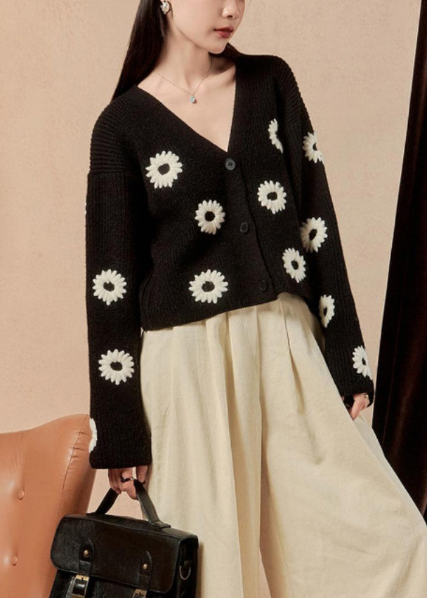 Effortlessly Elegant Sweater with a Timeless Design